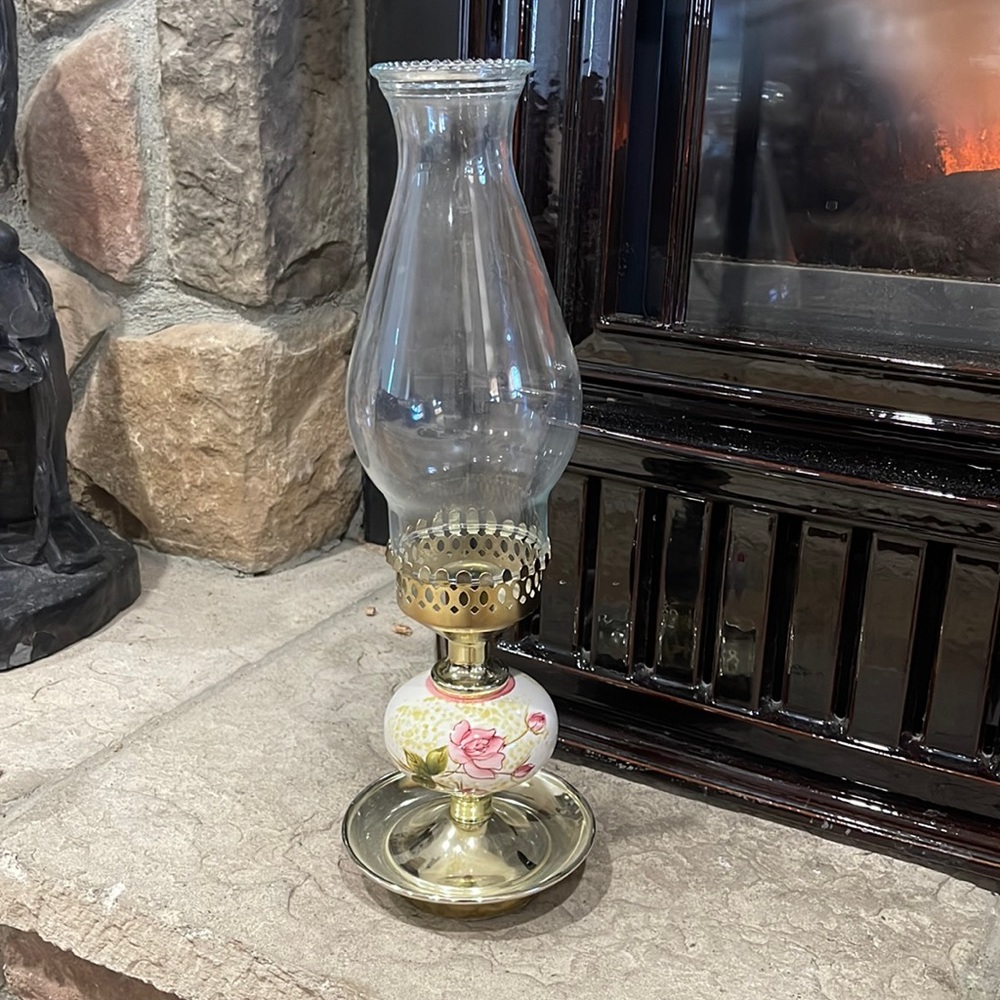 Decorative hurricane lamp